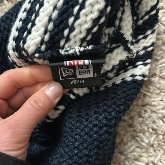 Women’s New Era NFL New England Patriots knit hat - Picture 3 of 3